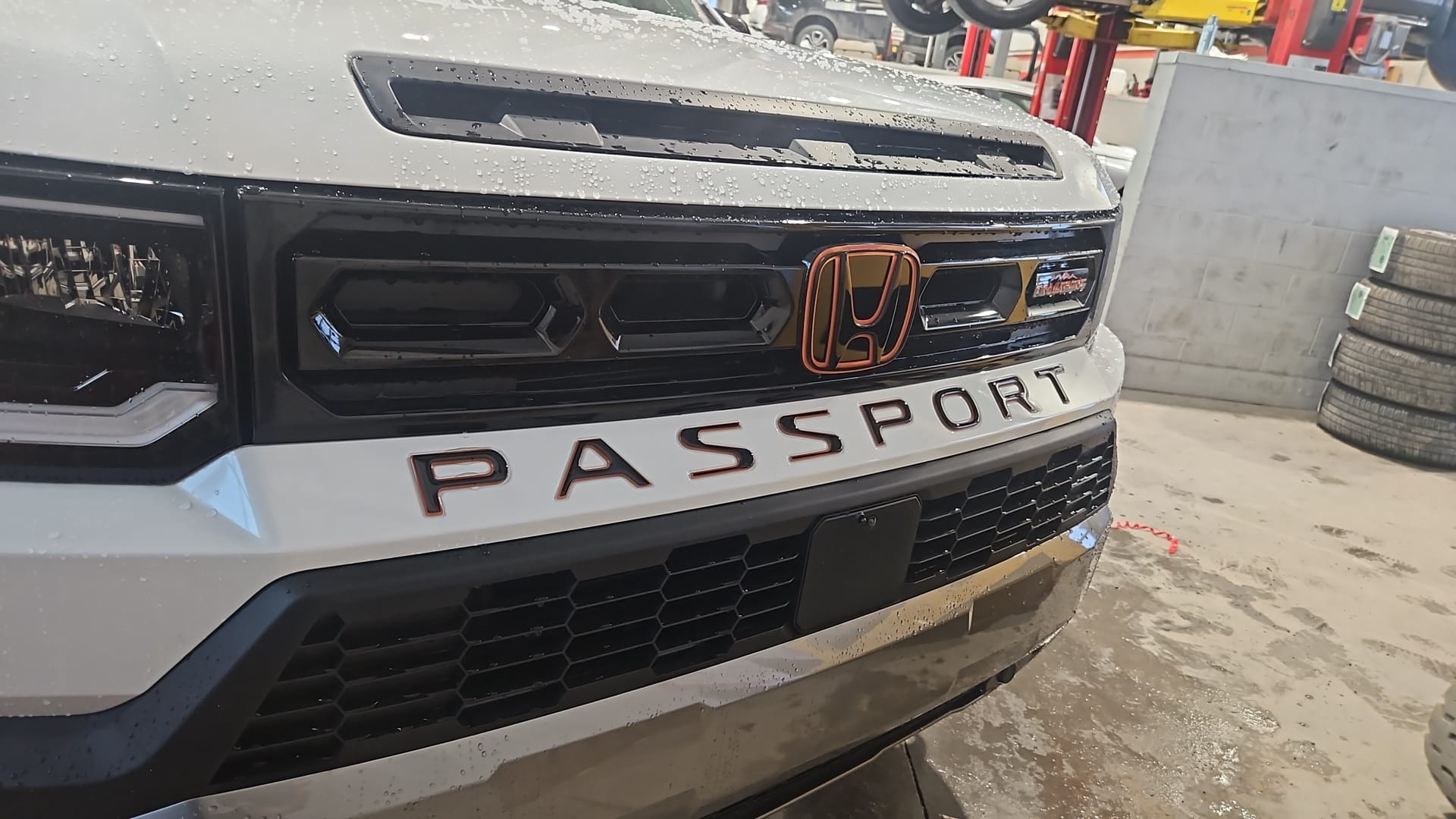 2-Tone Hood and Tailgate Logo Kit for 2026 Honda Passport — 2