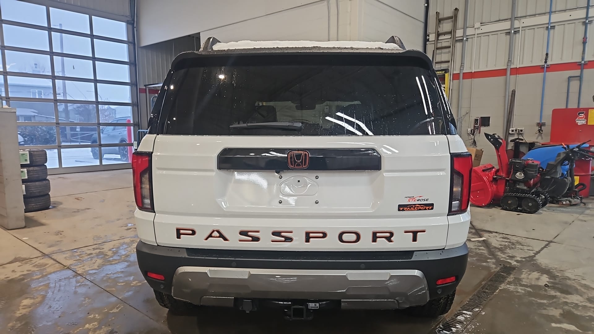 2-Tone Hood and Tailgate Logo Kit for 2026 Honda Passport — 3